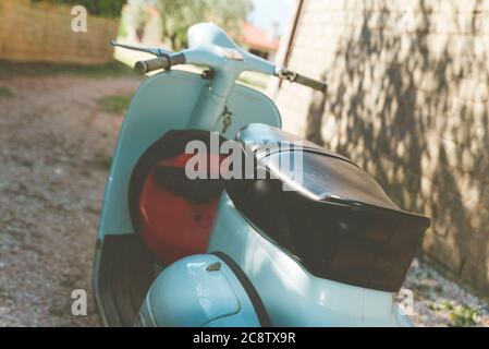 terni.italy luglio 27 2020:Vespa speciale vintage 50 piaggio in colore azzurro Foto Stock