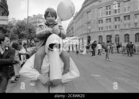 Parigi, dimostrazione anti-nucleare (giugno 1987) Foto Stock