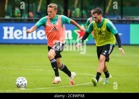 ROTTERDAM, 27-07-2020, trainingsground 1908. eredivisie 20/21. Primo allenamento Feyenoord Rotterdam, giocatore di Feyenoord Jens Toornstra, giocatore di Feyenoord Orkun Kokcu Credit: Pro Shots/Alamy Live News Foto Stock