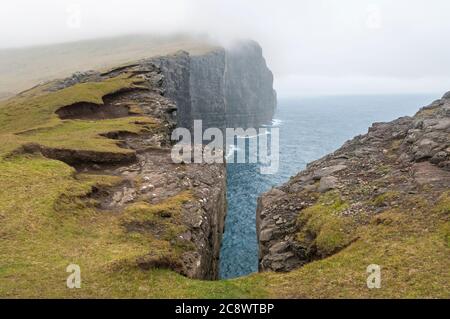 Vista dal fondo di Traelanipa, conosciuta anche come la scogliera degli schiavi. Foto Stock