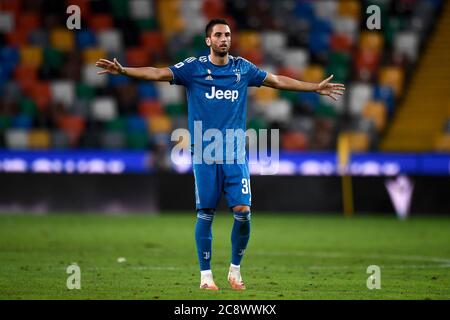 Udine, Italia - 23 luglio 2020: Rodrigo Bentancur di Juventus FC gesti durante la Serie A partita di calcio tra Udinese Calcio e Juventus FC. Udinese Calcio ha vinto 2-1 anni con la Juventus FC. Credit: Nicolò campo/Alamy Live News Foto Stock