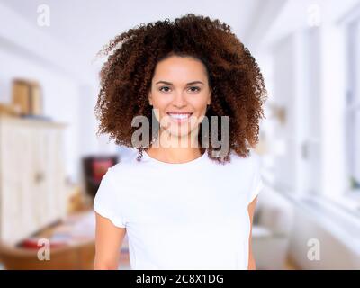 ritratto di una giovane afro-americana Foto Stock