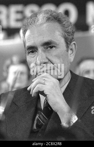 Aldo MORO (Maglie, 23 settembre 1916 – ‚Roma, 9 maggio 1978) è stato un politico italiano della democrazia cristiana, primo ministro italiano dal 1963 al 1968 e dal 1974 al 1976. È stato rapito e assassinato dall'organizzazione terroristica delle Brigate rosse. Portraet, Portrvsst, ritratto, immagine singola ritagliata, motivo singolo, immagine non saturata, ¬ | utilizzo in tutto il mondo Foto Stock