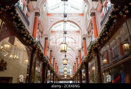 Lussuosa galleria d'epoca vittoriana vicino a New Bond Street a Mayfair, il lussuoso quartiere di Londra. Foto Stock