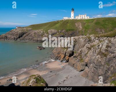 Faro di Killantringan sulla Southern Upland Way a Portpatrick Foto Stock