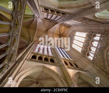 Interno della cattedrale nella città francese di Saint Quentin Foto Stock