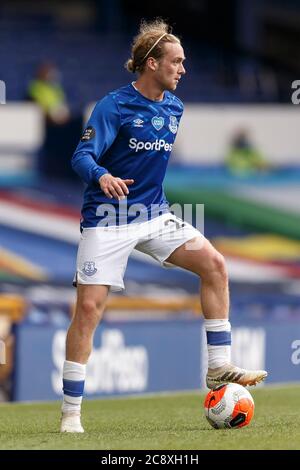 Liverpool, Regno Unito. 26 luglio 2020. Tom Davies di Everton durante la partita della Premier League tra Everton e Bournemouth al Goodison Park il 26 luglio 2020 a Liverpool, Inghilterra. (Foto di Daniel Chesterton/phcimages.com) Credit: PHC Images/Alamy Live News Foto Stock