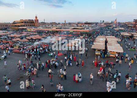 La Jemaa el Fna – piazza principale – a Marrakech, Marocco Foto Stock