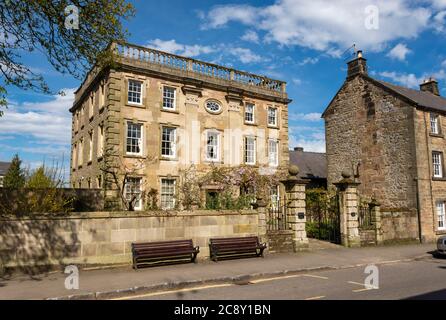 Winster Hall, Main Street, Winster, vicino Matlock nel Derbyshire, Inghilterra. Foto Stock