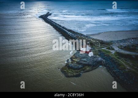 Faro del fiume Coquille a Bandon dalla vista aerea Foto Stock