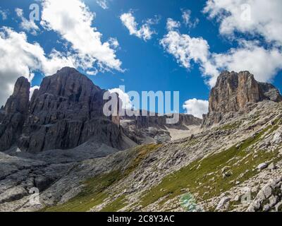 Arrampicata sul Pisciadu via ferrata del gruppo Sella nelle Dolomiti, Alto Adige Foto Stock