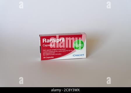 Primo piano di una scatola di compresse Ramipril utilizzati per il trattamento della pressione alta, insufficienza cardiaca e malattie renali diabetiche Foto Stock