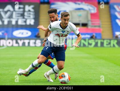 Londra, Regno Unito. 26 luglio 2020. Tottenham's Harry Winks durante la partita della Premier League tra Crystal Palace e Tottenham Hotspur, gli stadi di calcio intorno rimangono vuoti a causa della Pandemica Covid-19 come le leggi governative sulla distanza sociale proibiscono ai tifosi all'interno dei locali, con la conseguenza che tutti gli incontri vengono giocati a porte chiuse fino a nuovo avviso a Selhurst Park, Londra, Inghilterra il 26 luglio 2020. Foto di Andrew Aleksiejczuk/prime Media Images. Credit: Prime Media Images/Alamy Live News Foto Stock