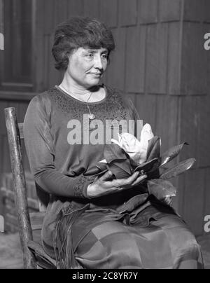 HELEN KELLER (1880-1968) autore americano non vedente, attivista politico, docente, circa 1920 Foto Stock