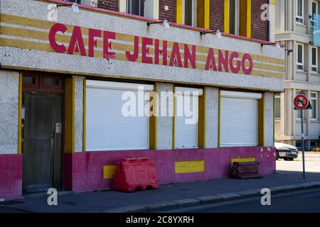 Old disused Café, porto di Dieppe, Dieppe, Senna Marittima, Normandia, Francia Foto Stock