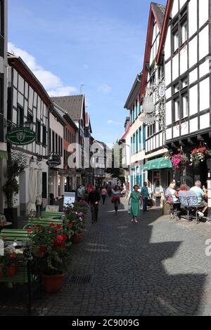 Bad Muenstereifel, Nordrhein-Westfalen / Germania - Settembre 06 2019: Shopping City Outlet nel centro di Bad Muenstereifel Foto Stock