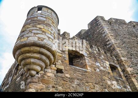 La fortezza del XV secolo, il castello di Blackness, è una popolare location cinematografica sulla riva sud del Firth of Forth, Foto Stock