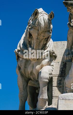 Lisbona Portogallo 27 luglio 2020 Chioseup del monumento e la statua situata presso il marchese di Piazza Pombal, un'importante rotonda nella città di Foto Stock