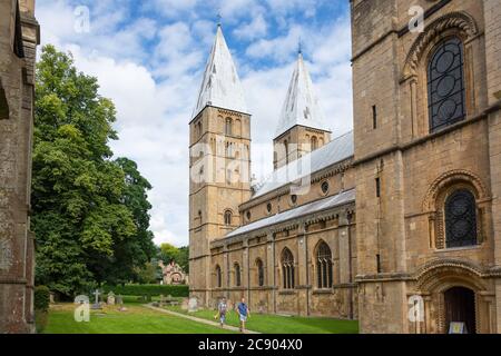 12 ° secolo Southwell Minster, Church Street, Southwell, Nottinghamshire, Inghilterra, Regno Unito Foto Stock