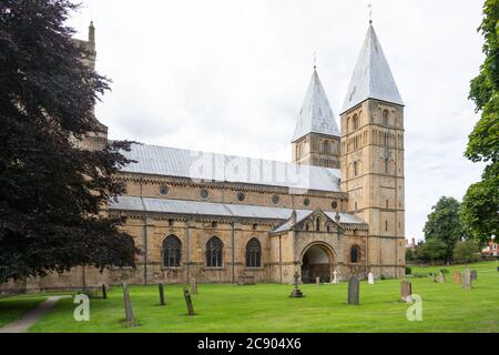 12 ° secolo Southwell Minster, Church Street, Southwell, Nottinghamshire, Inghilterra, Regno Unito Foto Stock