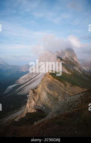 Italia, Alpi dolomitiche, montagna Seceda, veduta panoramica del monte Seceda nelle Alpi dolomitiche Foto Stock