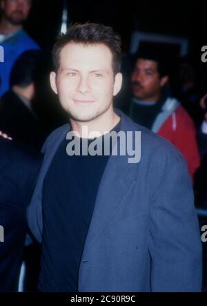 Westwood, California, USA 5 febbraio 1996 l'attore Christian Slater partecipa alla prima 'Broken Arrow' della 20th Century Fox il 5 febbraio 1996 al Mann Village Theatre di Westwood, California, USA. Foto di Barry King/Alamy Stock foto Foto Stock