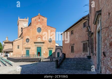 Bella vista della Cattedrale di Santa Maria Assunta e San Genesio con la Torre Matilde, centro storico di San Miniato Pisa, Italia, senza pisello Foto Stock