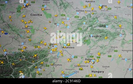 Traffico aereo sull'Europa centrale (27 luglio 2020, UTC 18.02) Foto Stock