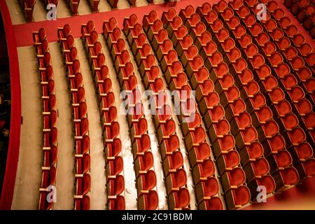 Il parterre vuoto nella sala concerti dell'auditorium dell'Opera di Stato di Vienna. Foto Stock