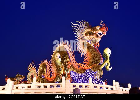 Nakhon Sawan cityThailandia turisti venire a visitare il Capodanno cinese Lanterna Festival, Dragon Chinese Capodanno, cinese Dragon Lanterna Foto Stock