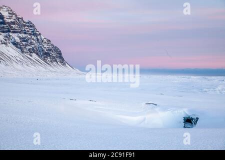 Ghiacciaio di Vatnajokull al tramonto durante la stagione invernale, il più grande ghiacciaio dell'Islanda Foto Stock