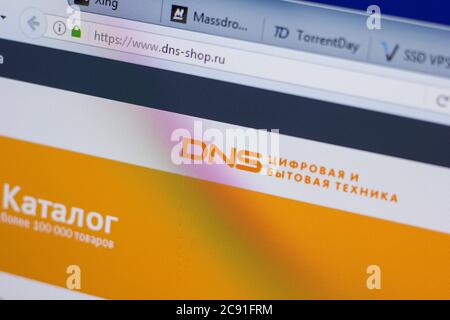 Ryazan, Russia - 17 giugno 2018: Homepage di DNS-Shop sito web sul display del PC, url - Dns-Shop.ru Foto Stock