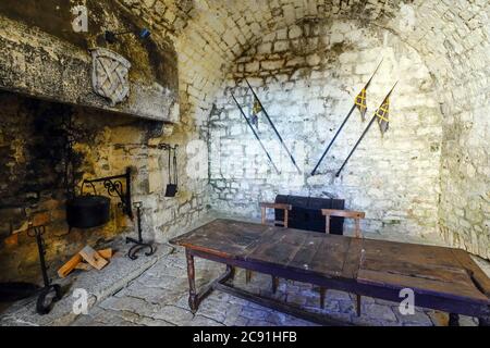 All'interno del castello di Joux. Chateau de Joux si trova nella regione Franche-Comte della Francia. Il castello comanda la serratura del passo di montagna Pontarlier. Foto Stock