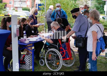 Duisburg / Germania, 24 luglio 2020: Commemorazione del decimo anniversario del disastro della Loveparade del 24 luglio 2010, nel quale 21 giovani hanno perso la vita --- Duisburg/Germania, 24.07.2020: Gedenkfeier zum 10. Jahrestag der Loveparade-Katastrobe am 24.07.2010, bei der 21 junge Menschen starben. Foto Stock