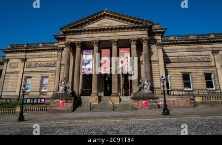 Esterno della Walker Art Gallery a Liverpool, marzo 2020 Foto Stock