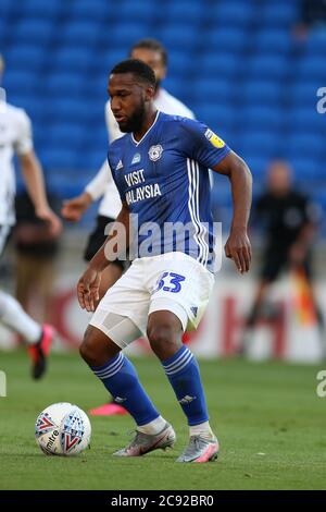 Cardiff, Regno Unito. 27 luglio 2020. Junior Hoilett della città di Cardiff in Action.EFL Skybet Championship gioca in semifinale, 1° incontro di tappa, Cardiff City contro Fulham al Cardiff City Stadium di Cardiff lunedì 27 luglio 2020. Questa immagine può essere utilizzata solo per scopi editoriali. Solo per uso editoriale, licenza richiesta per uso commerciale. Non si può usare nelle scommesse, nei giochi o nelle pubblicazioni di un singolo club/campionato/giocatore. pic di Andrew Orchard/Andrew Orchard sport photography/Alamy Live news Credit: Andrew Orchard sports photography/Alamy Live News Foto Stock