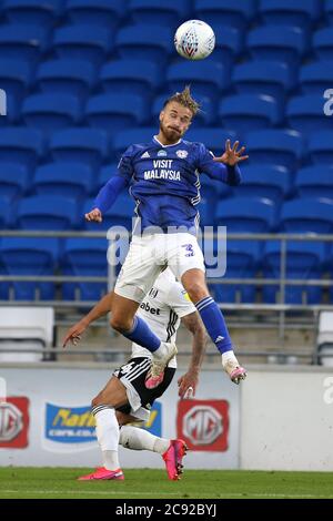 Cardiff, Regno Unito. 27 luglio 2020. Joe Bennett di Cardiff City in Action.EFL Skybet Championship gioca in semifinale, 1° incontro di tappa, Cardiff City contro Fulham al Cardiff City Stadium di Cardiff lunedì 27 luglio 2020. Questa immagine può essere utilizzata solo per scopi editoriali. Solo per uso editoriale, licenza richiesta per uso commerciale. Non si può usare nelle scommesse, nei giochi o nelle pubblicazioni di un singolo club/campionato/giocatore. pic di Andrew Orchard/Andrew Orchard sport photography/Alamy Live news Credit: Andrew Orchard sports photography/Alamy Live News Foto Stock