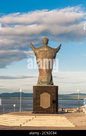 Saint Nicholas statua, città siberiana Anadyr, Chukotka Provincia, Estremo Oriente Russo Foto Stock