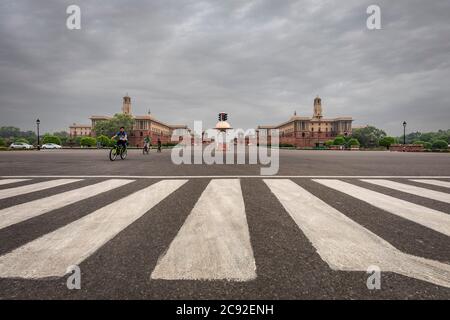 Vista di Rashtrapati Bhavan e le costruzioni governative di blocchi nord e sud nel centro di Delhi Foto Stock