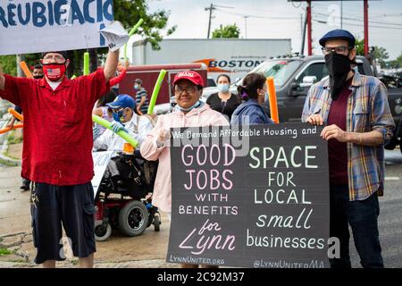 28 giugno 2020. Lynn, ma. La Lynn Way Merchants Association protesta al LynnMart. Una motocicletta chiamata la Caravan Annulla Eviczioni guidato da 24 ap Foto Stock