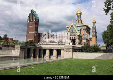 Darmstadt, Hessen/Germania - Maggio 31 2019: Mathildenhoehe con la Chiesa ortodossa russa e la Torre delle nozze, Darmstadt, Germania Foto Stock