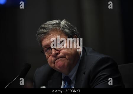 Washington, Stati Uniti d'America. 28 luglio 2020. Il 28 luglio 2020 il procuratore generale degli Stati Uniti William P. Barr testimonia dinanzi al Comitato della Camera degli Stati Uniti sulla magistratura sulla supervisione del Dipartimento di Giustizia su Capitol Hill a Washington, DC. Credit: Matt McClain/Pool via CNP | Usage worldwide Credit: dpa/Alamy Live News Foto Stock