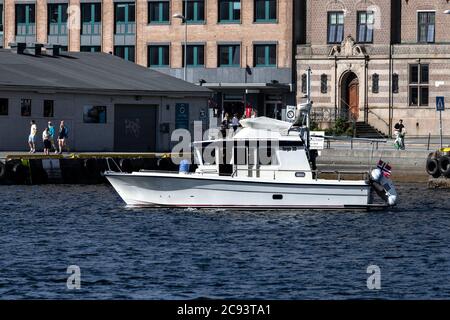 Imbarcazioni da diporto, una Targa 35 nel porto interno di Bergen, Norvegia Foto Stock