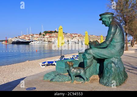 Statua del pescatore a Primosten, Croazia Foto Stock