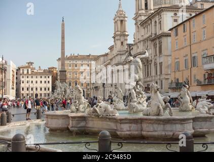 Fontana del Nettuno di Giacomo della porta una delle fontane di Piazza Navona, Roma, Italia Foto Stock