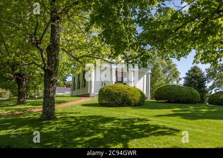 La prima chiesa universalista sulla città comune di Hardwick, Massachusetts Foto Stock