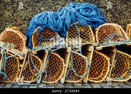 Attrezzatura da pesca su un molo in Inghilterra. Foto Stock