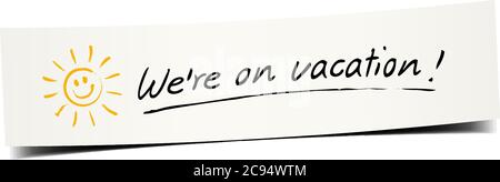 Lungo banner di carta con messaggio scritto a mano e sole doodle. Siamo in vacanza! Illustrazione Vettoriale