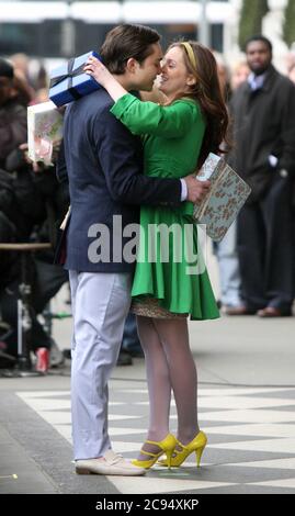 Leighton Meester ed Westwick sul set di Gossip Girl fuori del Plaza Hotel, 2009, Foto di John Barrett/PHOTOlink Foto Stock