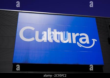 Bordeaux , Aquitaine / France - 07 25 2020 : logo cultura e testo del segno blu per la facciata del negozio Foto Stock